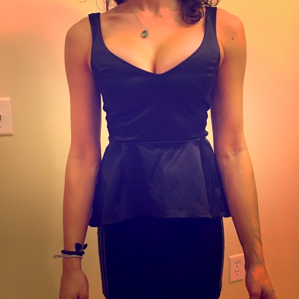 NWOT - NEVER WORN - Sz 2 ASOS Satin Peplum Tank